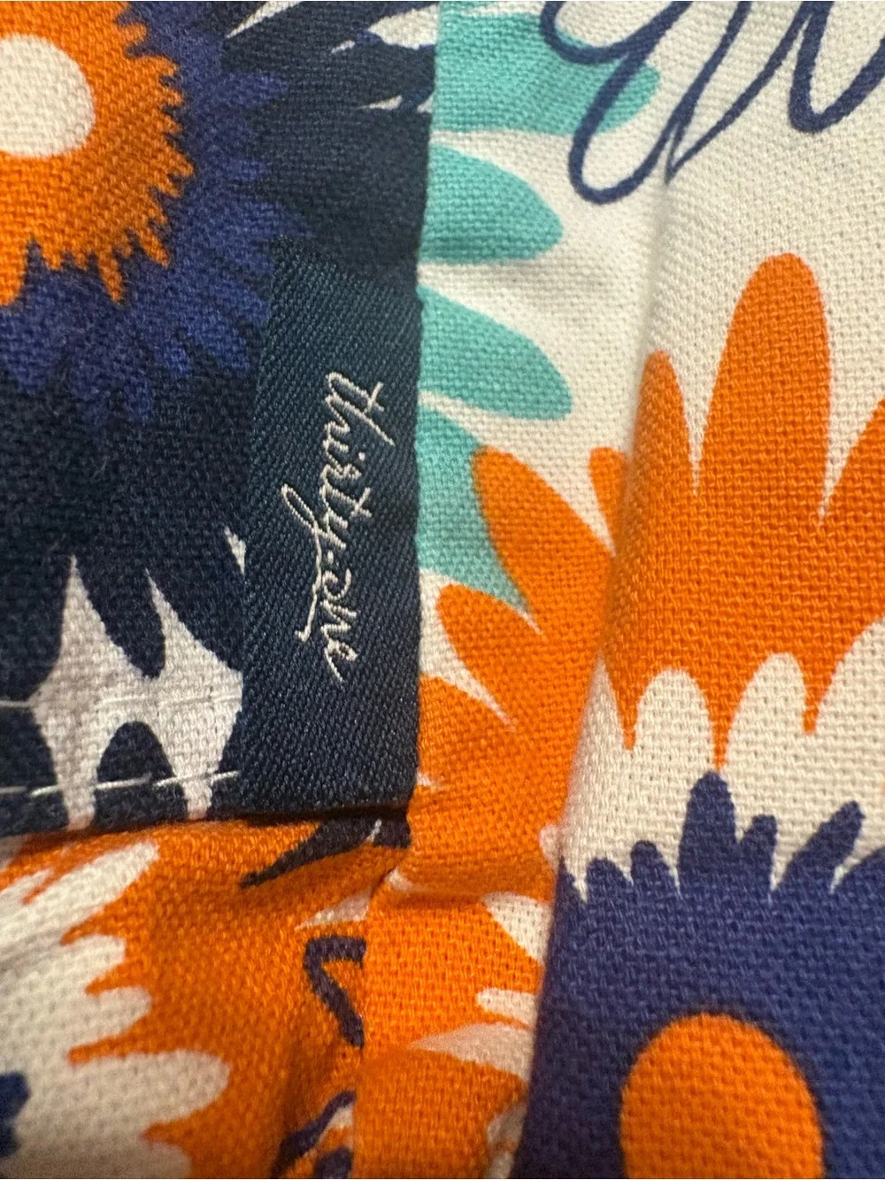 Thirty-One Gifts Paradise Pop & Navy Wave reversible hobo bag.